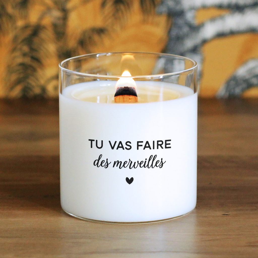 Bougie à message « Tu vas faire des merveilles » avec petit cœur, imprimée sur cire blanche dans un verre transparent. Cadeau motivant pour accompagner un nouveau départ ou un défi personnel.
